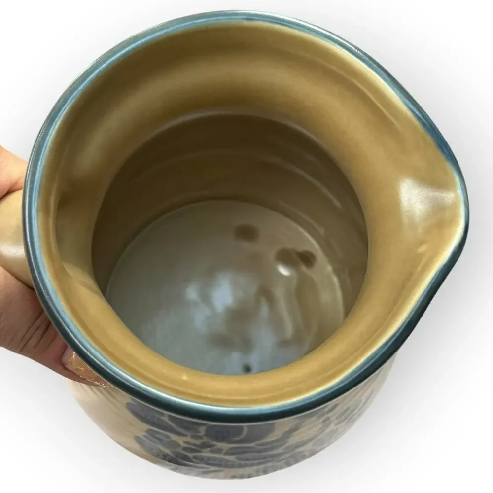 Vintage 80s Pfaltzgraff Tan & Blue Floral Folk Art Stoneware 2.5 Qt Pitcher #416